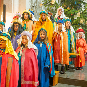 Festlicher Sternsinger-Gottesdienst am Dreikönigstag zum Abschluss der Sternsingeraktion 2024
