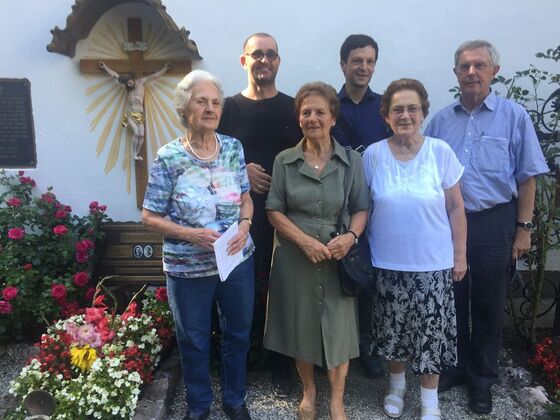 Jägerstätter-Gedenken im August 2019: Vorne (v. l.) die Jägerstätter-Töchter Maria Dammer, Aloisia Maier und Rosalia Sigl, hinten Thomas Schlager-Weidinger (Jägerstätter-Beirat), Andreas Schmoller (FFJI) und Maximilian Mittendorfer (Jägerstätter-Beir