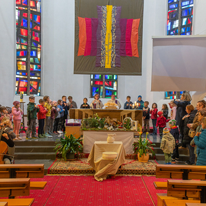 Am Nachmittag des Gründonnerstags fand eine Abendmahlfeier für Kinder in der Pfarrkirche statt.