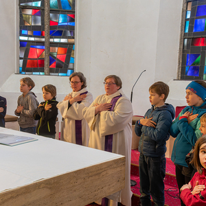 Am Nachmittag des Gründonnerstags fand eine Abendmahlfeier für Kinder in der Pfarrkirche statt.