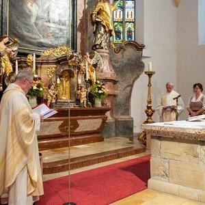 Beim Festgottesdienst bekundeten die Ernannten vor Generalvikar Severin Lederhilger und der versammelten Feiergemeinde ihre Bereitschaft, die Pflichten dieser ?mter auf sich zu nehmen.