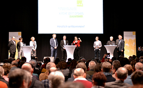 Präsentation der Diskussionsgrundlage Zeitgemäße Strukturen vor ca. 600 haupt- und ehrenamtlichen MitarbeiterInnen in der Messehalle Wels