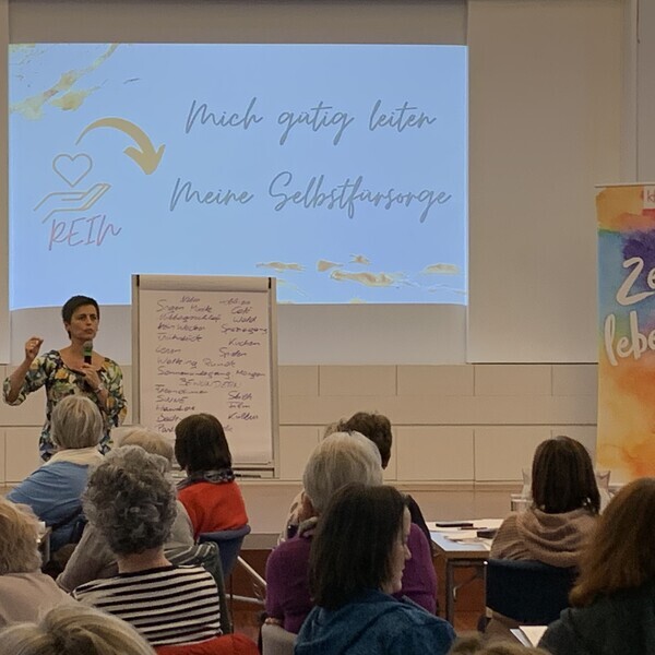 Bäuerinnentage 2025 / kfb oö Birgit Detzlhofer spricht über unser persönlichen Energieressourcen